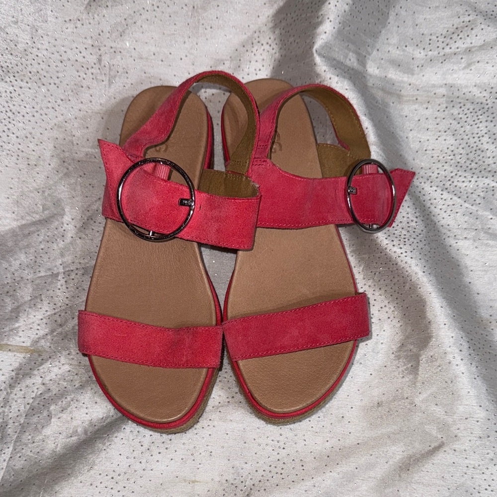 UGG pink Sandals with Buckle DetailUG for women size 7